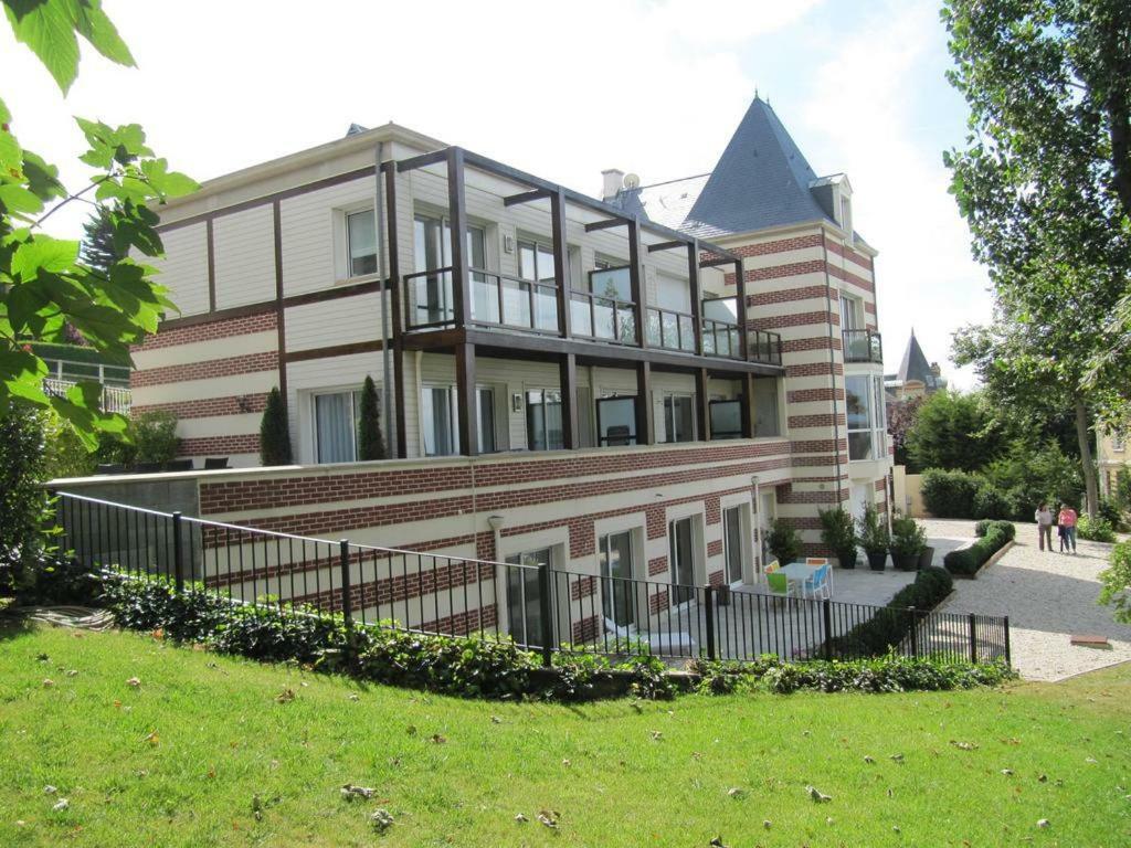 Superbe Deux Pieces Vue Mer Avec Jardin Трувіль-сюр-Мер Екстер'єр фото